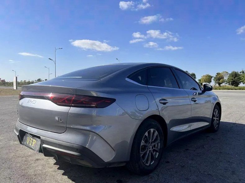 比亚迪秦 内饰后排