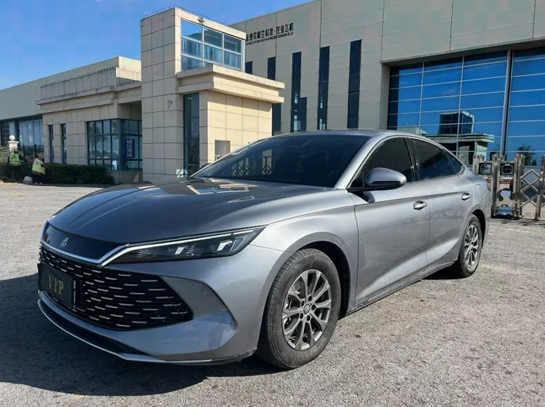 比亚迪秦 正面外观三