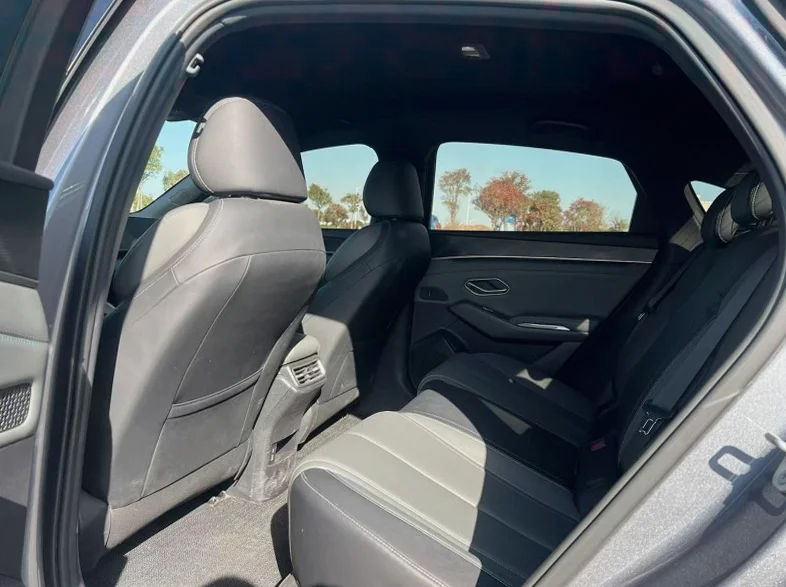 比亚迪秦 后面外观一