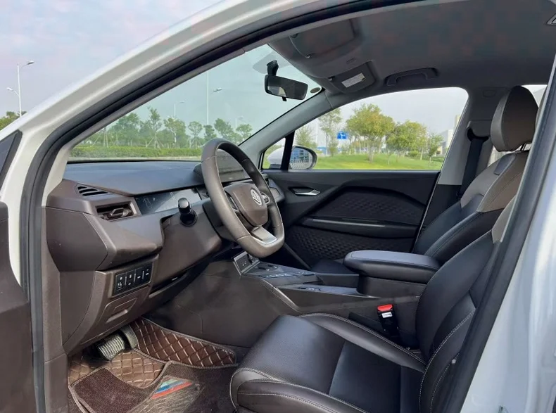 曹操汽车曹操60 后面外观一