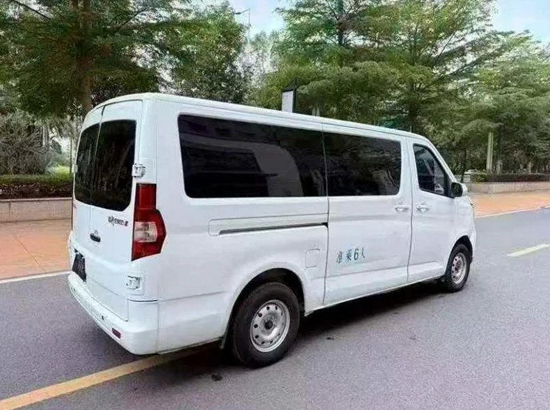 长安汽车睿行 内饰后排