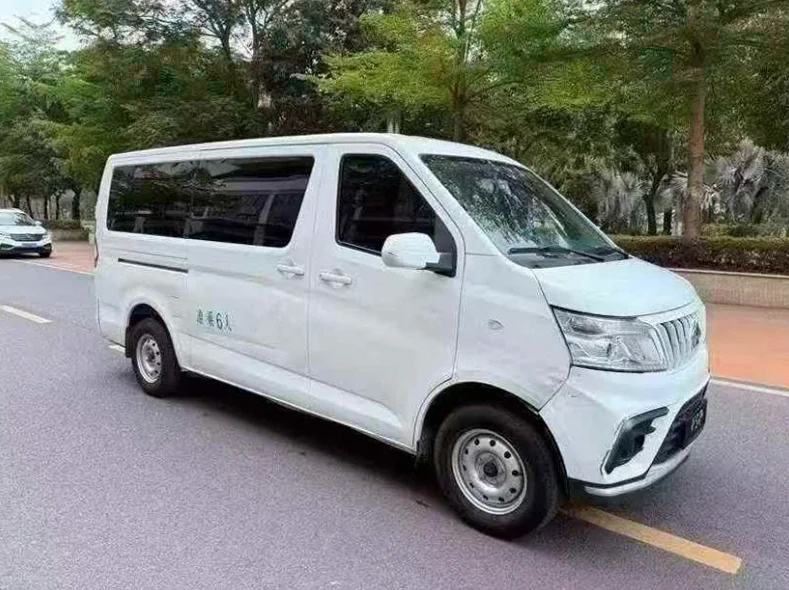 长安汽车睿行 正面外观二