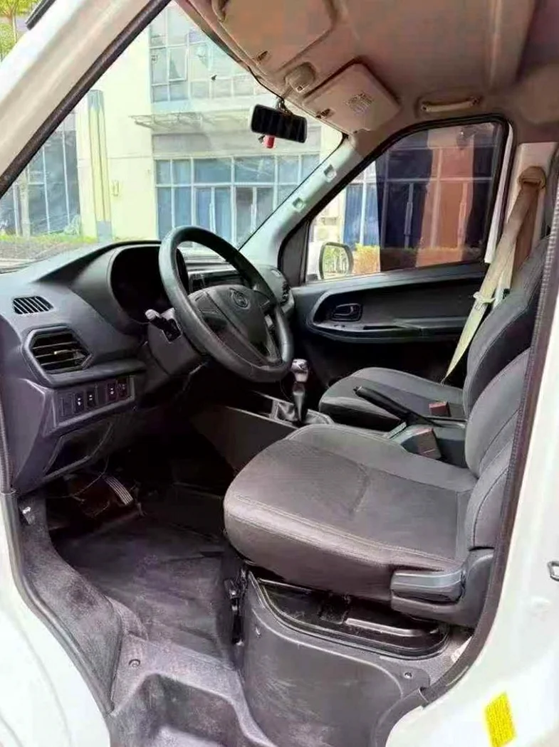 长安汽车睿行 后面外观一