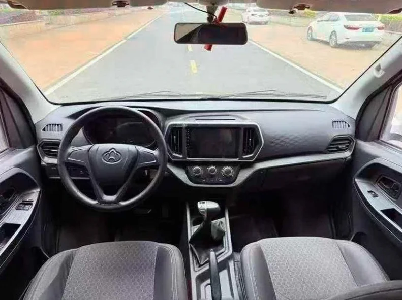 长安汽车睿行 后面外观二