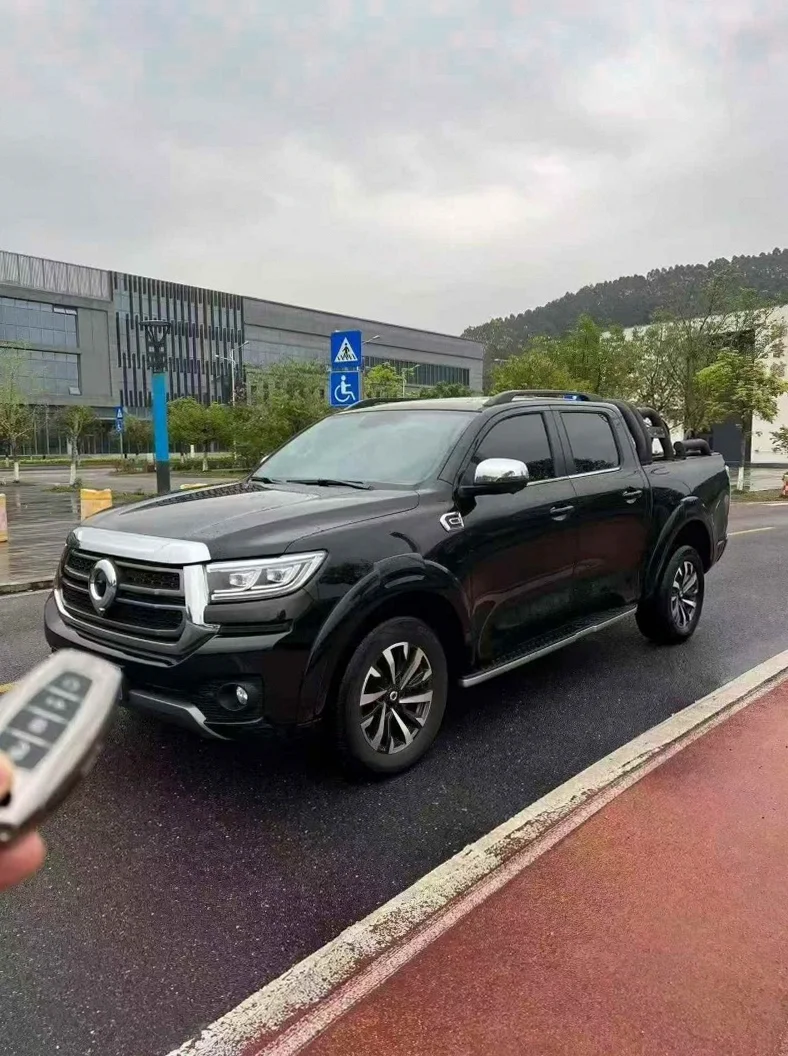 长城汽车炮 正面外观二