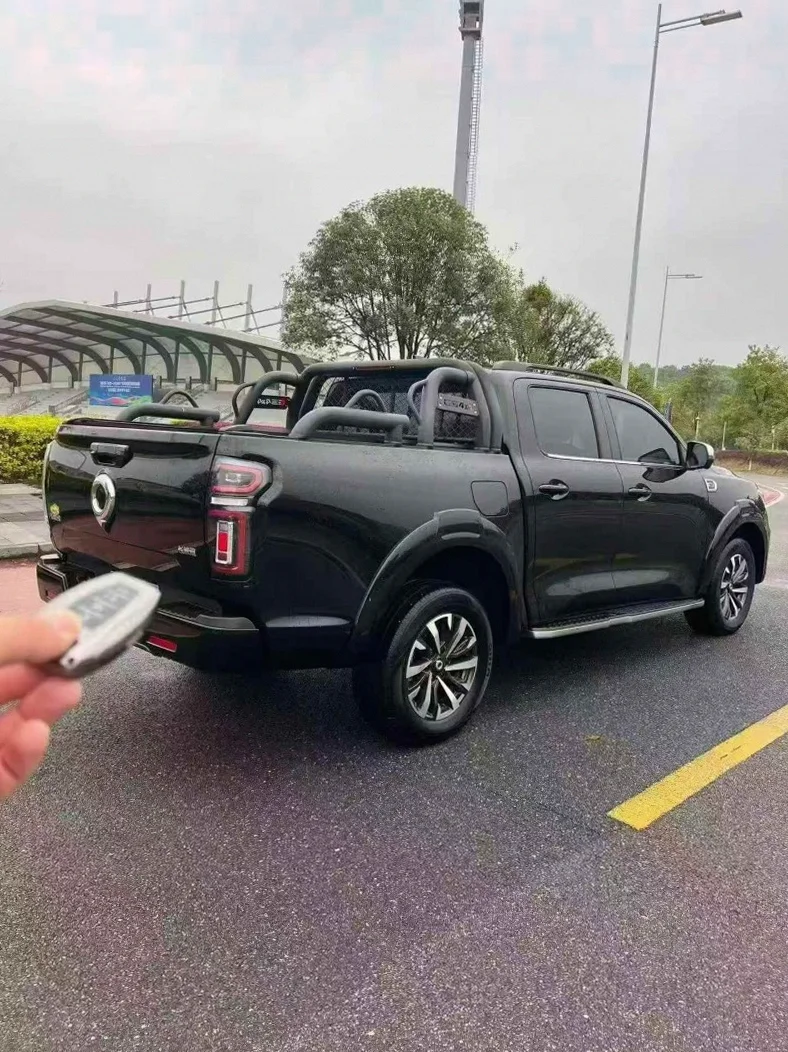 长城汽车炮 内饰前排