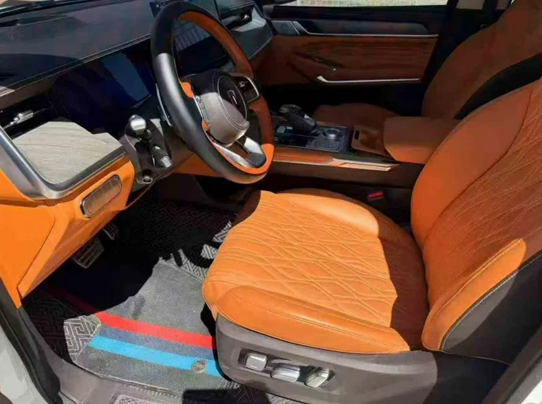 长城汽车坦克 正面外观三