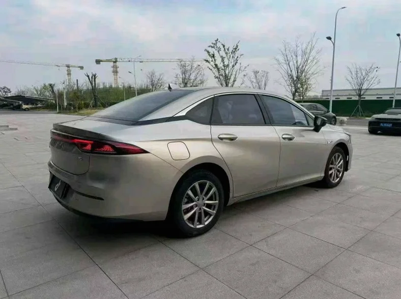 传祺埃安S 内饰后排