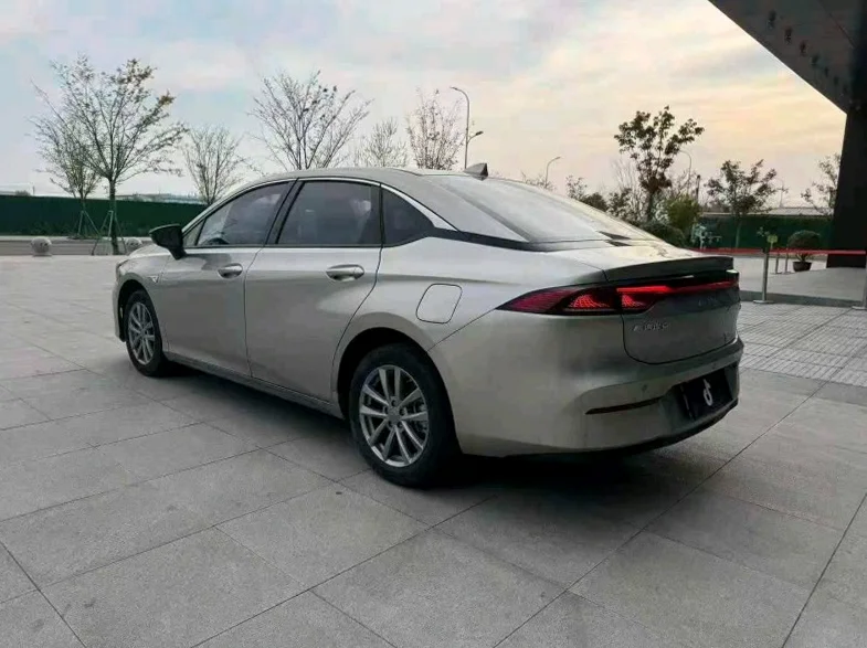 传祺埃安S 内饰前排