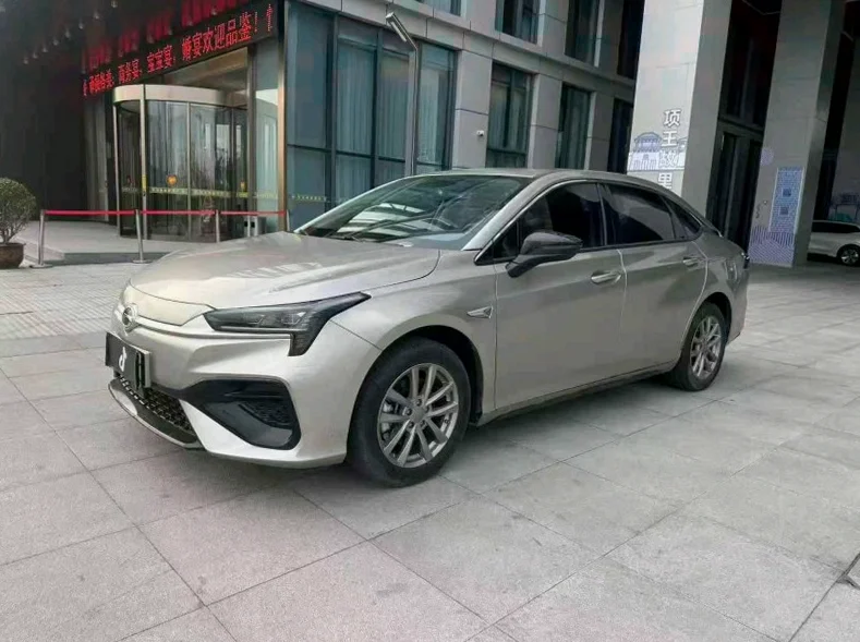 传祺埃安S 正面外观二