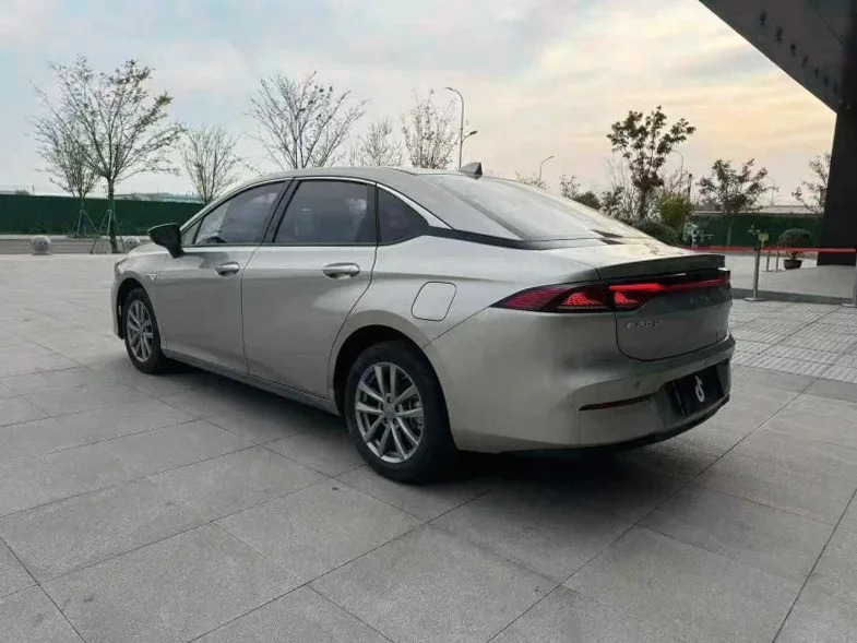 传祺埃安S 内饰前排