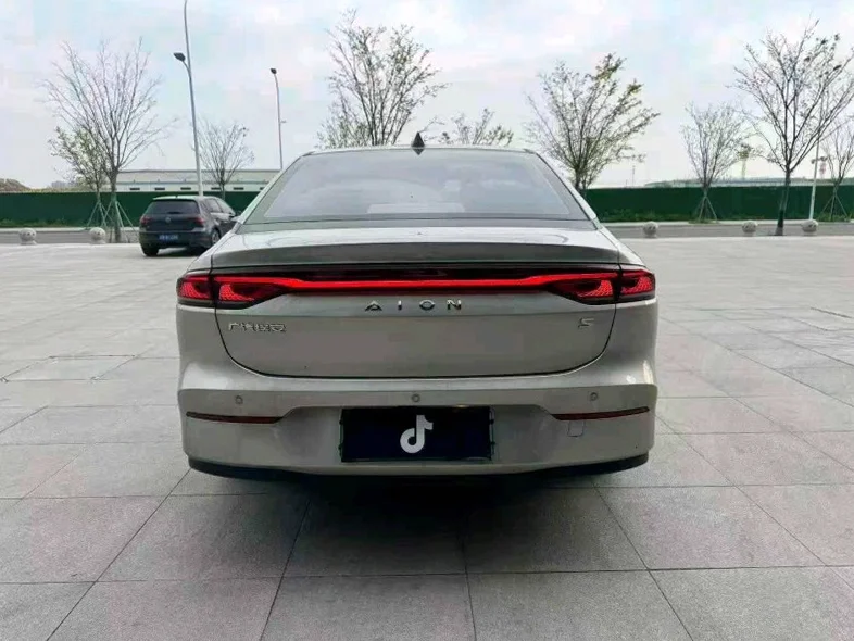 传祺埃安S 后面外观三