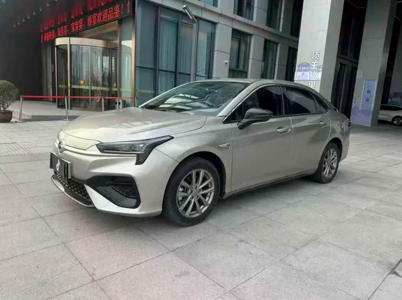 传祺埃安S 正面外观二