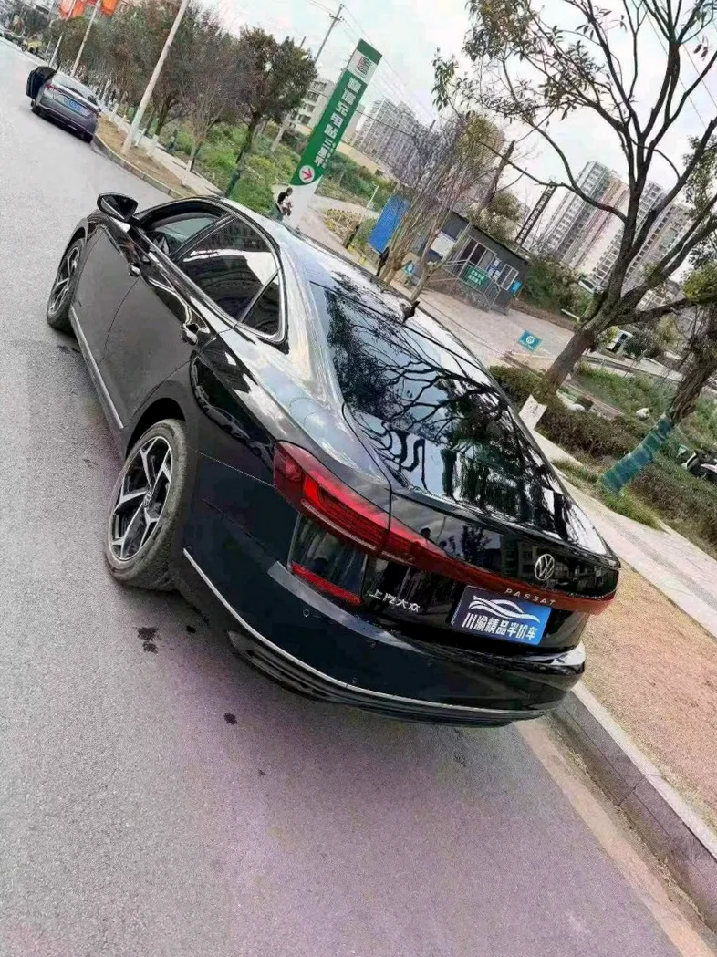 大众帕萨特 内饰后排