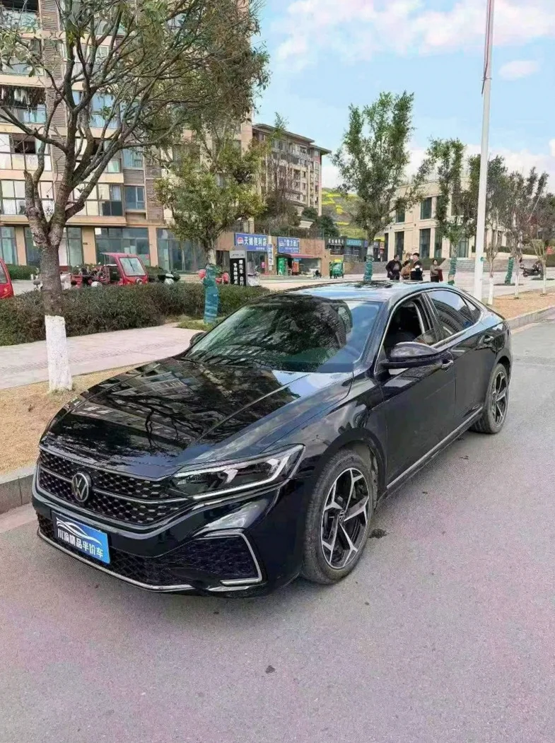 大众帕萨特 正面外观二