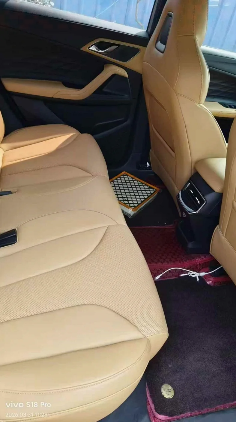 荣威ERX5 后面外观一