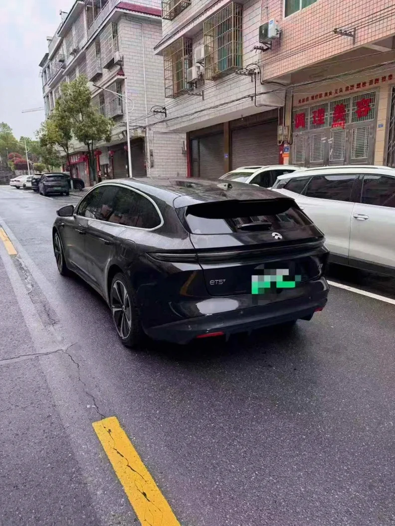 蔚来ET5 内饰后排