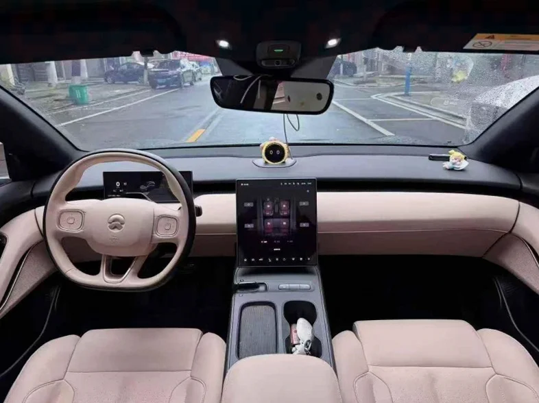 蔚来ET5 正面外观三