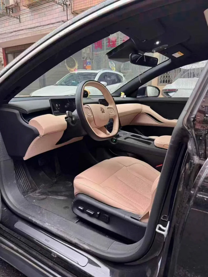 蔚来ET5 后面外观二