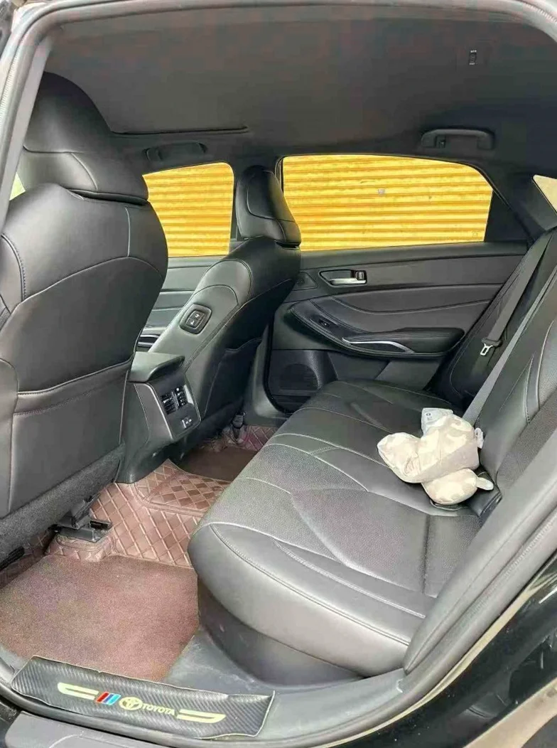 丰田亚洲龙 内饰后排