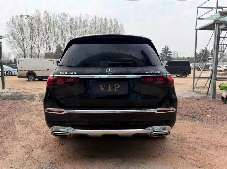 奔驰GLS 后面外观三