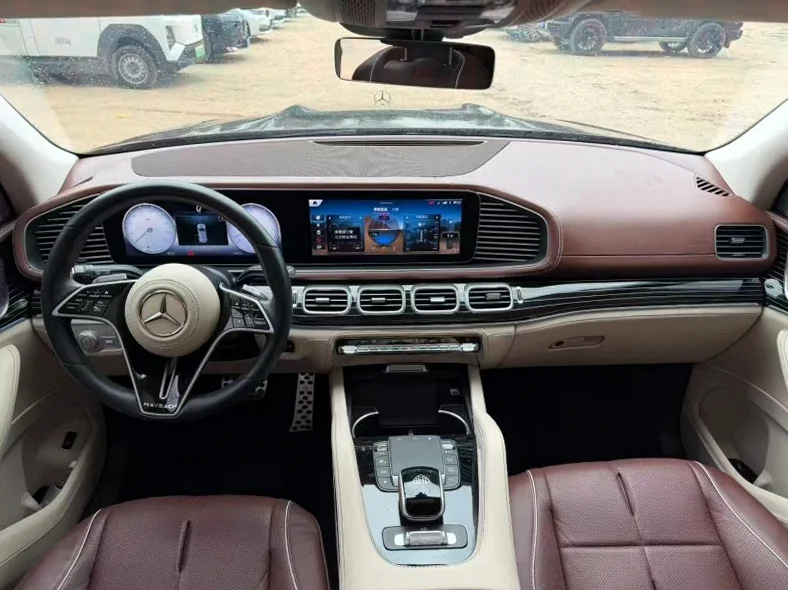 奔驰GLS 内饰后排