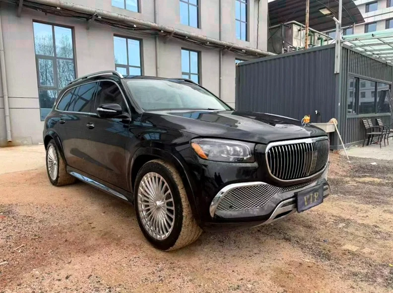 奔驰GLS 正面外观二