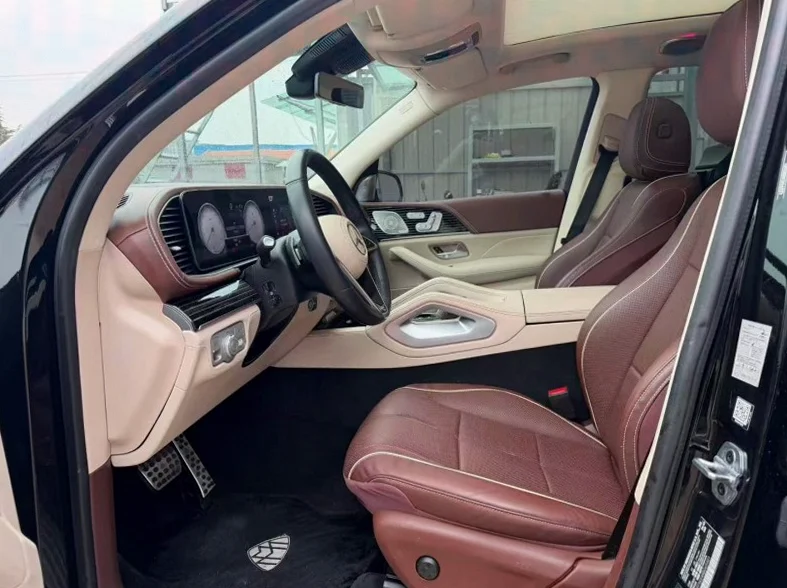 奔驰GLS 正面外观三