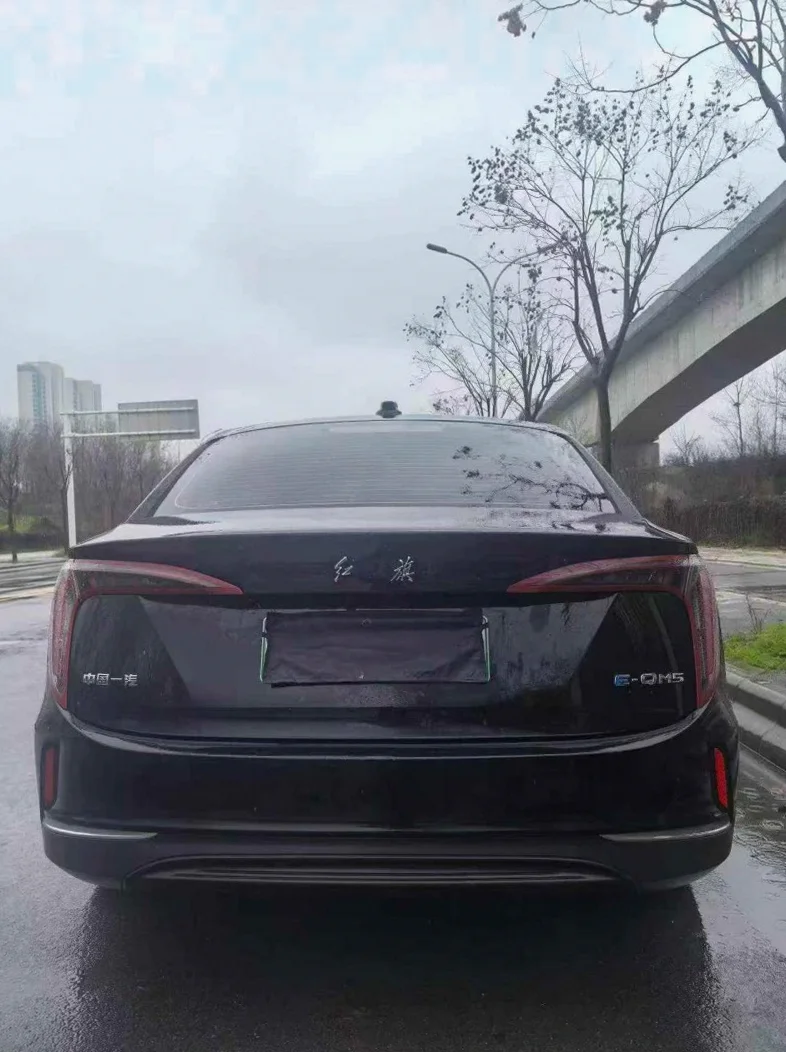 红旗E-QM5 驾驶室