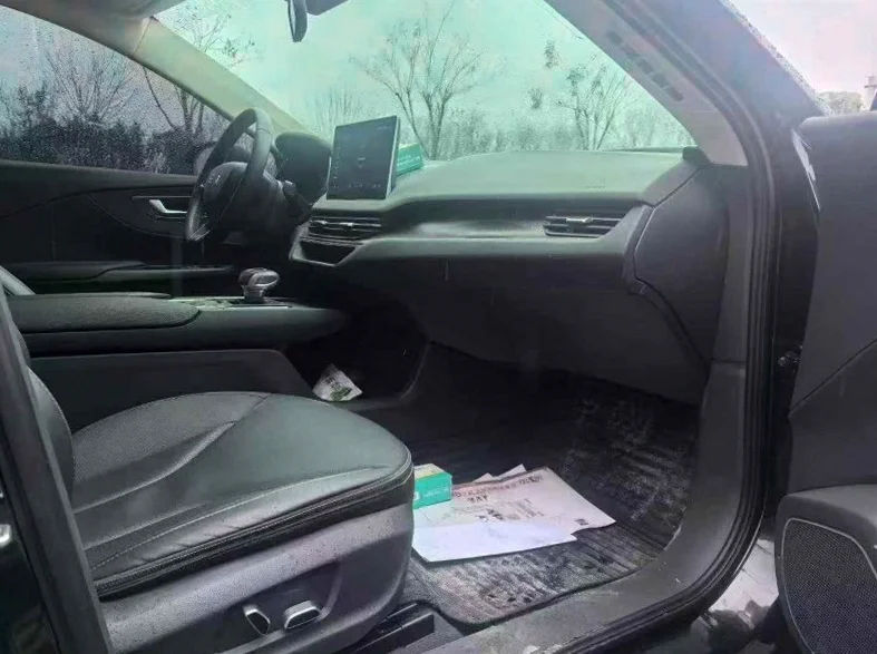 红旗E-QM5 内饰前排