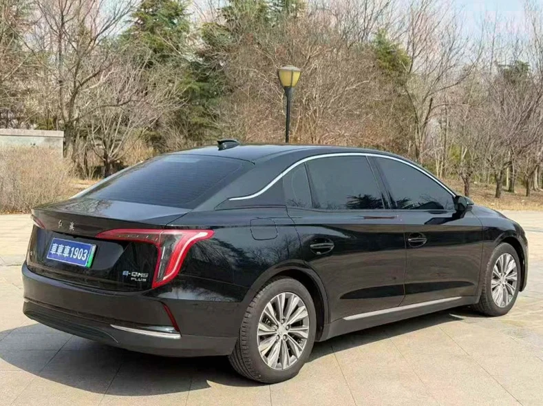 红旗E-QM5 驾驶室