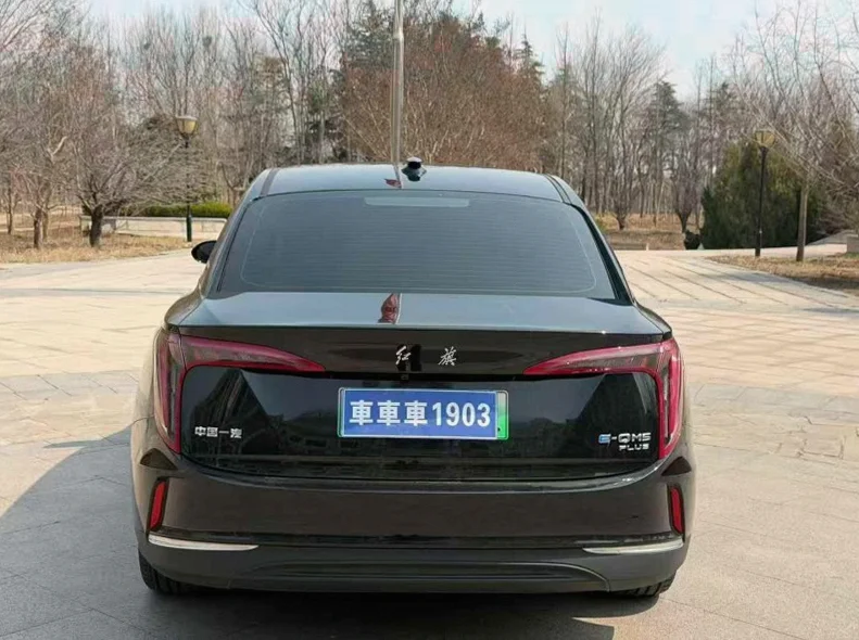 红旗E-QM5 内饰前排