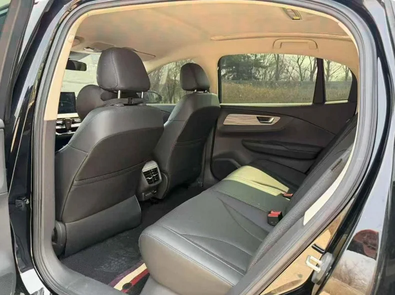 红旗E-QM5 后面外观二