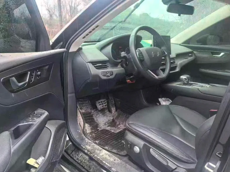 红旗E-QM5 后面外观一