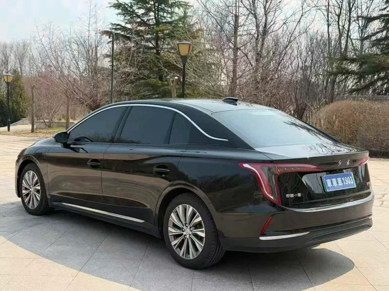 红旗E-QM5 内饰后排