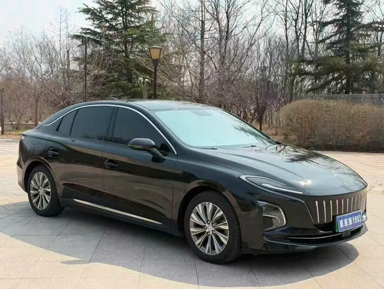 红旗E-QM5 正面外观二