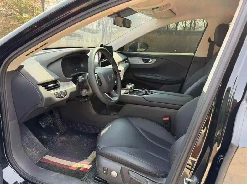 红旗E-QM5 后面外观三