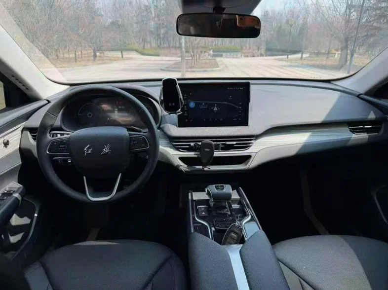 红旗E-QM5 后面外观一