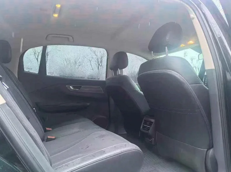 红旗E-QM5 内饰后排