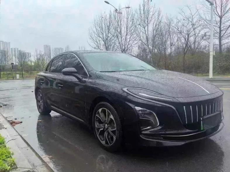 红旗E-QM5 正面外观二