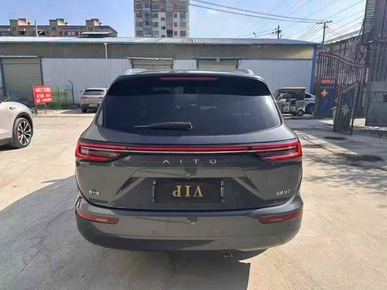 华为智选问界 后面外观三