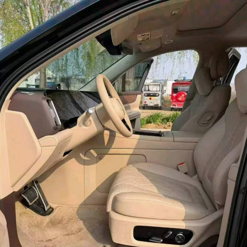 华为智选问界 后面外观一