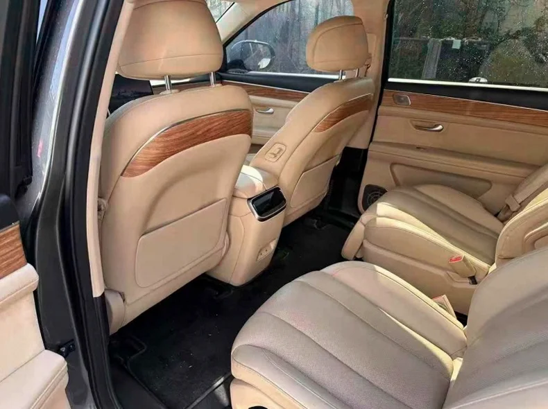 华为智选问界 后面外观一