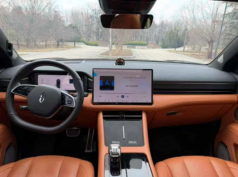 华为智选问界 后面外观二