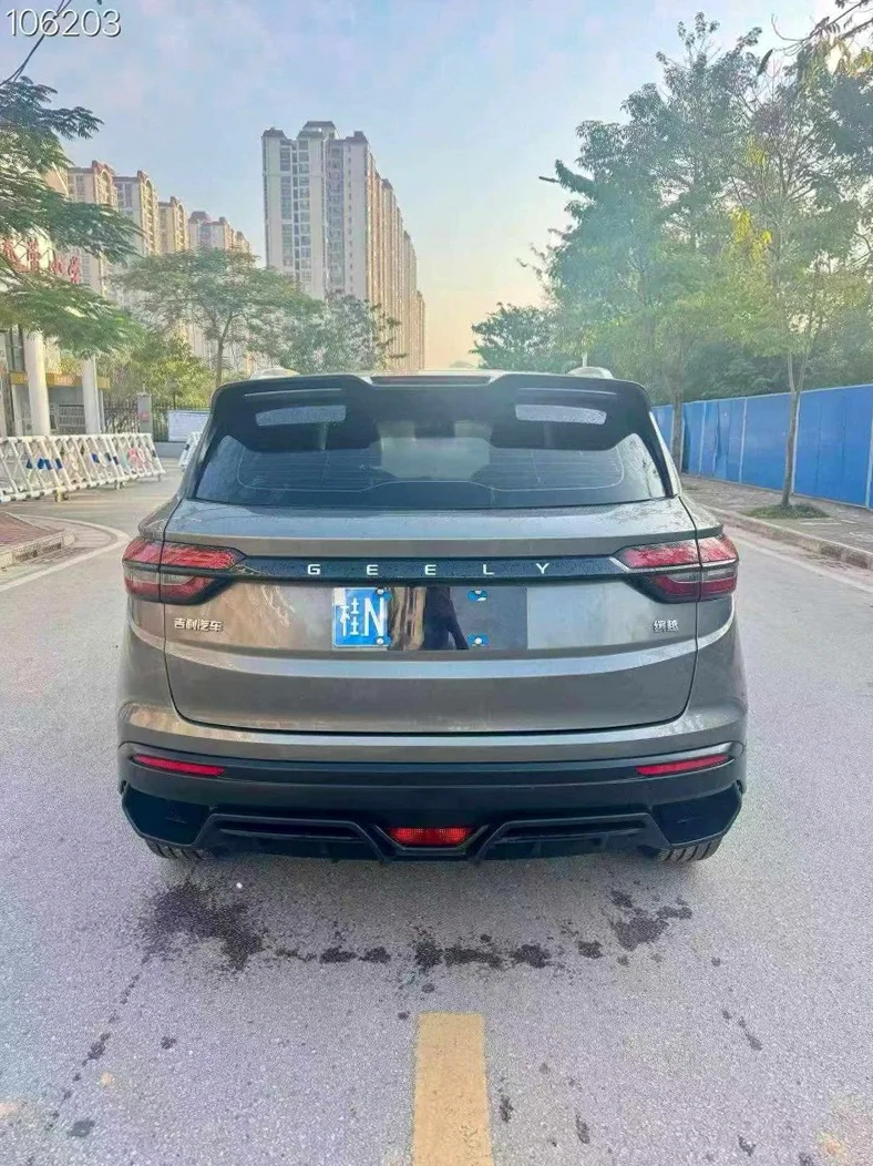 吉利缤越 驾驶室