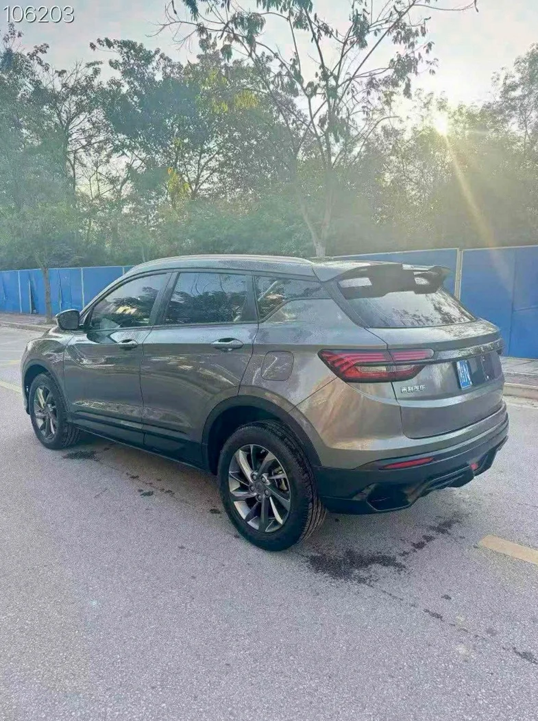 吉利缤越 内饰后排