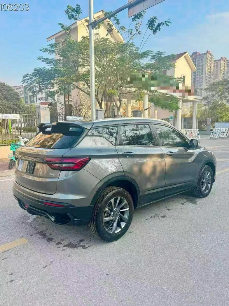 吉利缤越 内饰前排