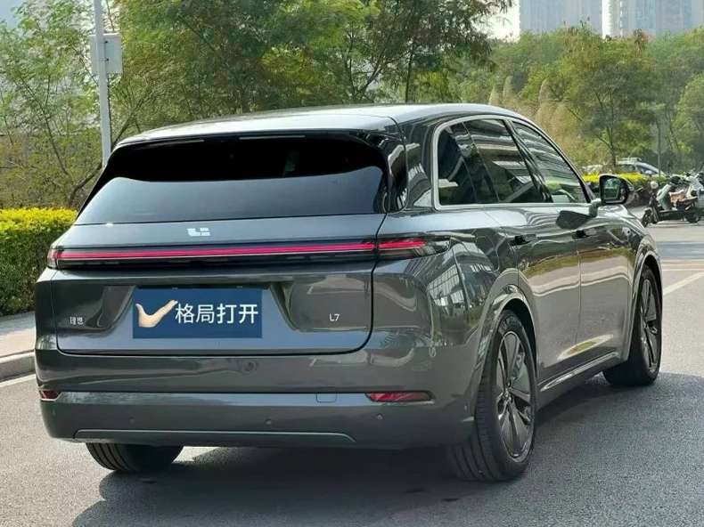 理想L7 后面外观三