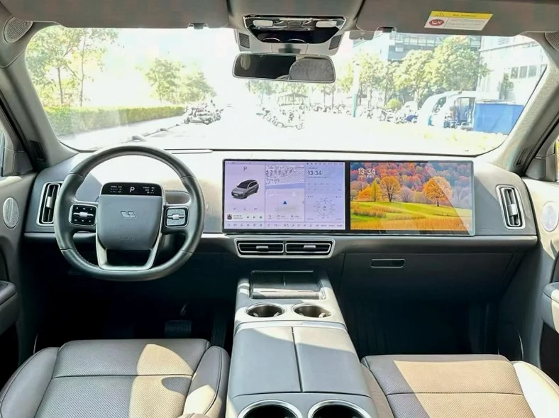 理想L9 内饰后排