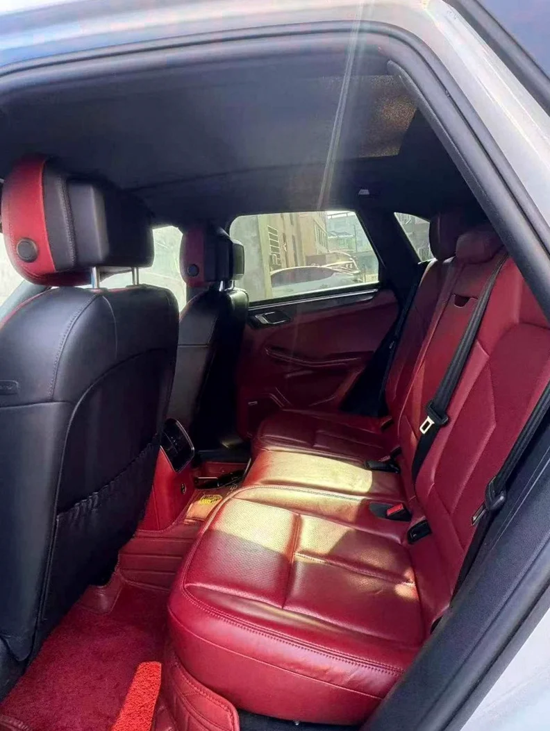 保时捷Macan 后面外观一